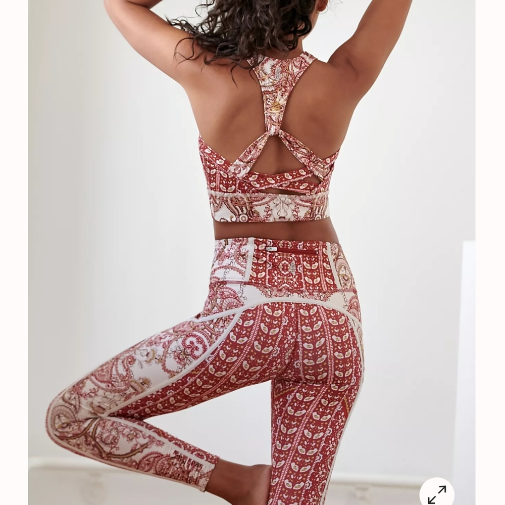 FP Movement workout set L You're a Peach legging & Synergy bra red print